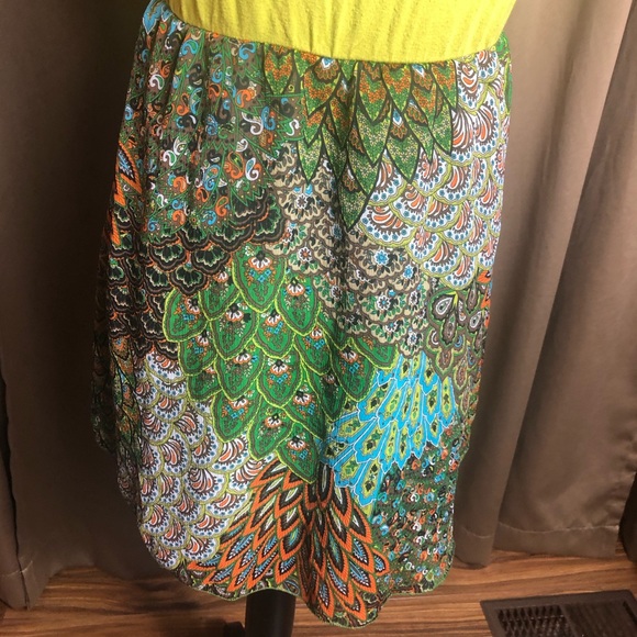 Moa Moa Beaded And Crochet Tank Top With Peacock Pattern Bottom - Picture 6 of 9